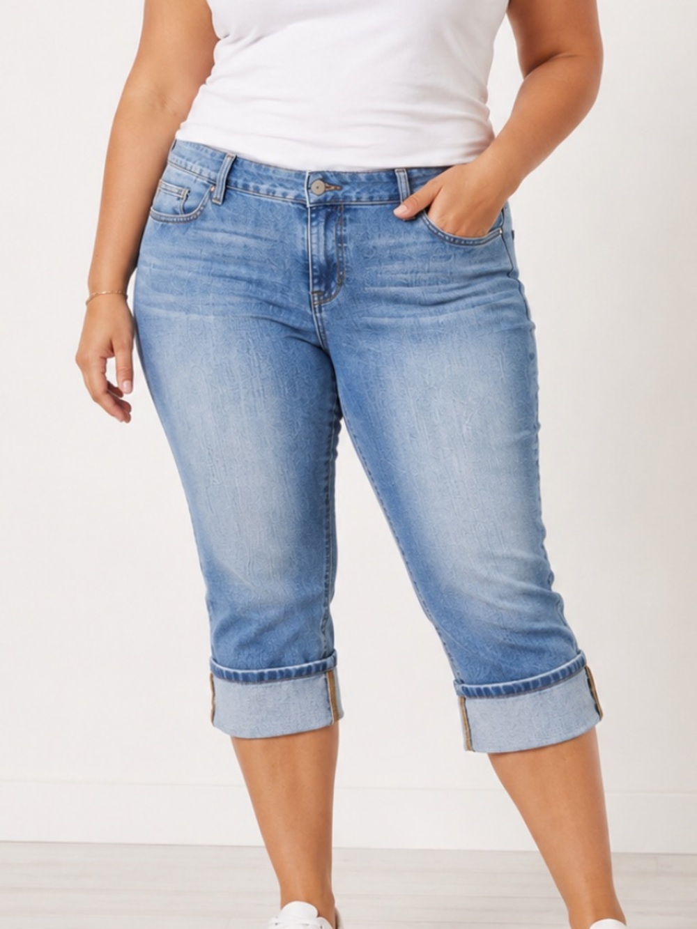 Old Navy Light Blue Cropped Jeans
